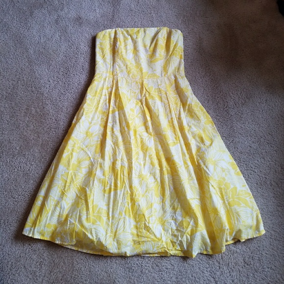 Lilly Pulitzer Dresses & Skirts - Lilly Pulitzer Floral Strapless Dress